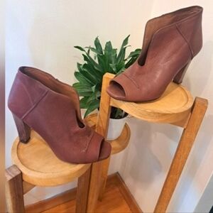 Anthropologie Hoss, brown leather heels size 38